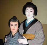 丑之助(榎本光くん) お六(河原崎國太郎)